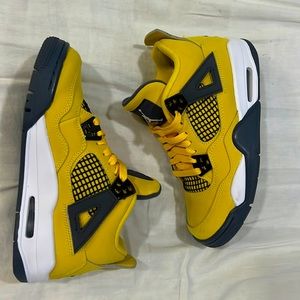 only worn once great condition no box but amazing shoe